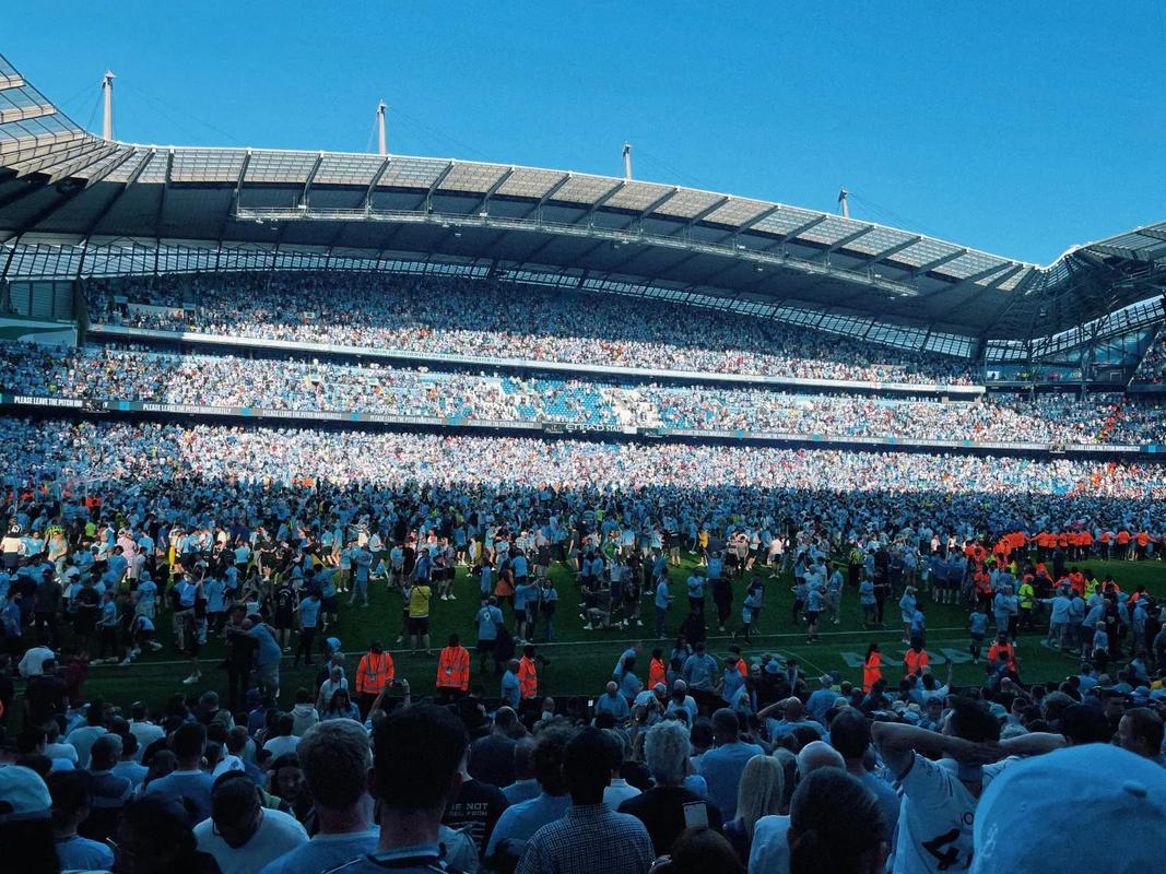 足球欧洲俱乐部频繁爆冷，球迷：本赛季太刺激（欧洲俱乐部赛场冷门频出，球迷直呼本季过瘾）