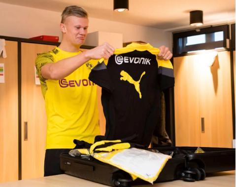 皇马电视台炮轰裁判：未给维尼点球简直是丑闻，太明目张胆了（皇马电视台怒批裁判：维尼修斯明显点球被漏判，简直就是丑闻）