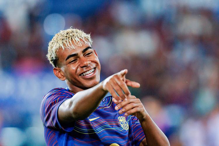 围绕着莱万与凯恩的转会传闻大家觉得拜仁会同意吗？