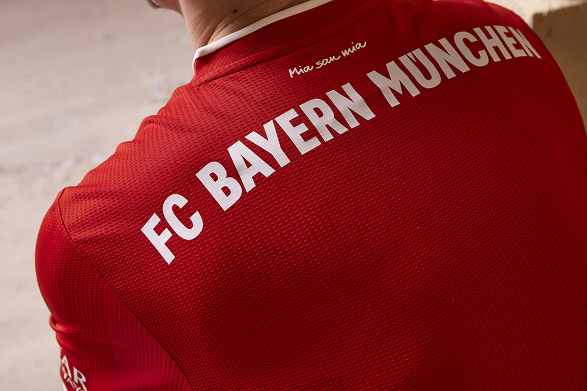 石破天惊！泰勒·亚当斯43米吊射破门为本赛季英超最远进球（惊天一脚！泰勒·亚当斯43米挑射入网，刷新本季英超最远进球纪录）