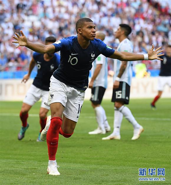 天皇杯战报：佐佐木大树争议点射，神户胜利船2-0广岛三箭（天皇杯焦点战：佐佐木大树争议点球破门，神户胜利船2-0力克广岛三箭）