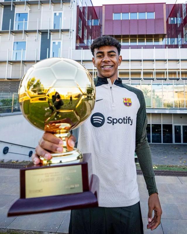 斯洛特帅位风雨飘摇！12战9败陷下课危机（斯洛特执教前景告急：近12战吞9败，帅位岌岌可危）