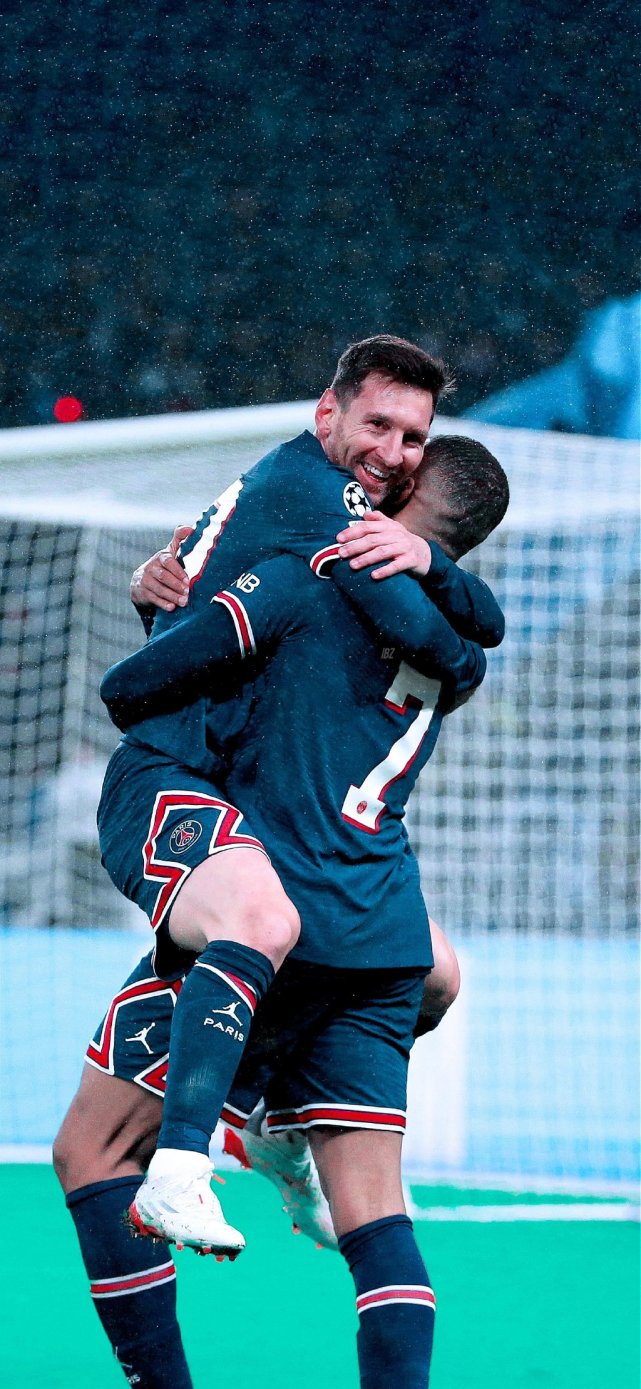 拜仁官方：后卫博埃因病缺席与斯图加特的比赛