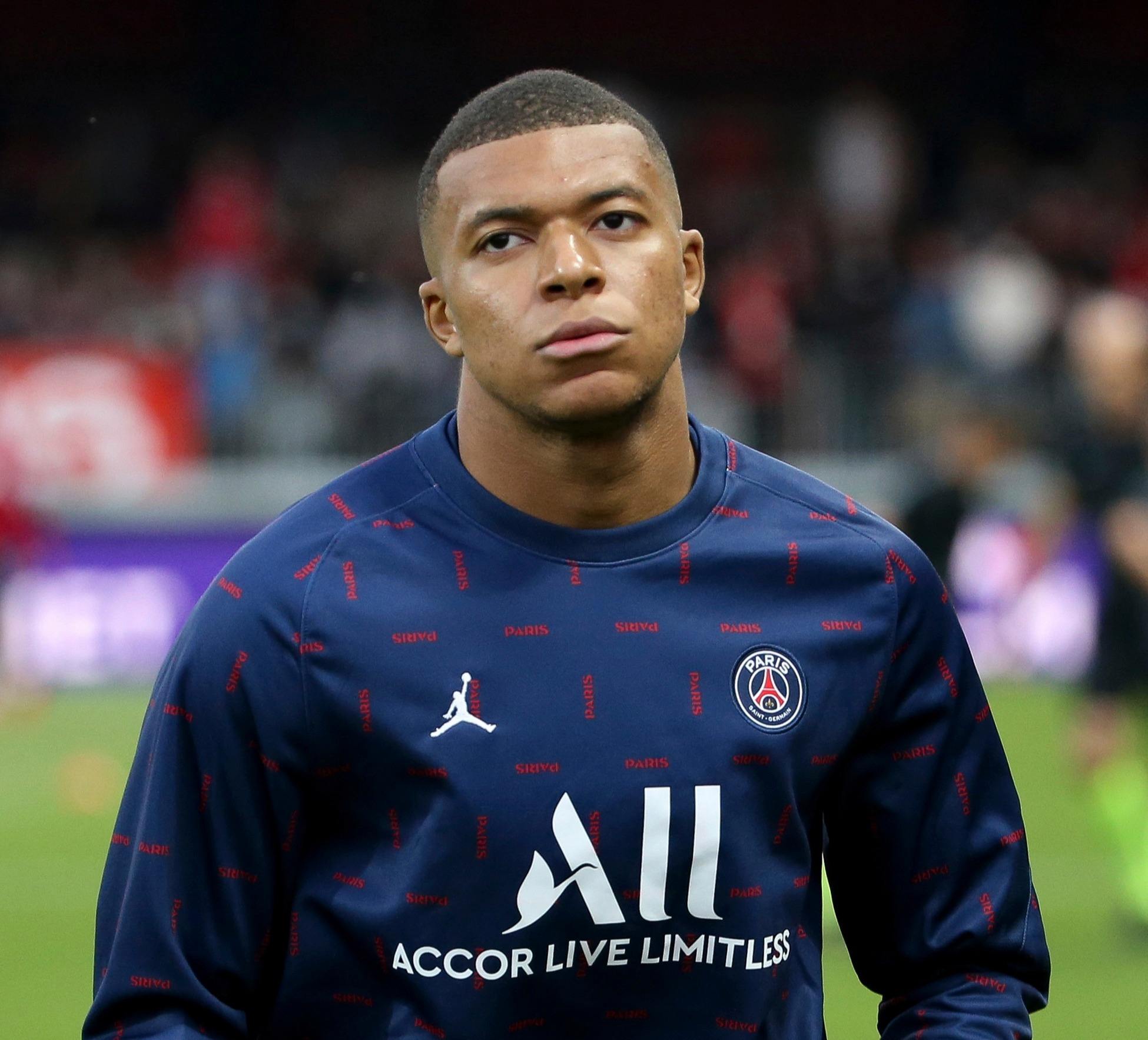 维拉连胜冲第三，埃梅里的球队12月迎魔鬼赛程考验（埃梅里率维拉豪取连胜剑指前三，12月魔鬼赛程来袭）