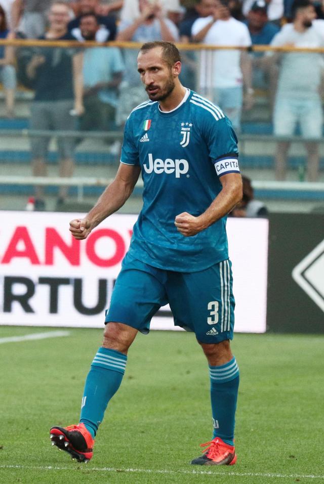 国米阿切尔比第30分钟伤退