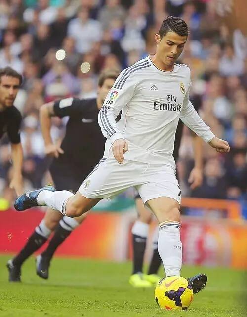 雷迪克：不认为詹姆斯需要重拾信心，他因为伤病还在追赶进度