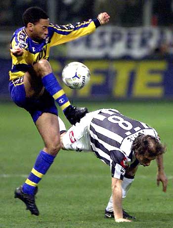 自称海牛翻译的用户：海牛不欠兰克尔-泽工资，还给他预支钱